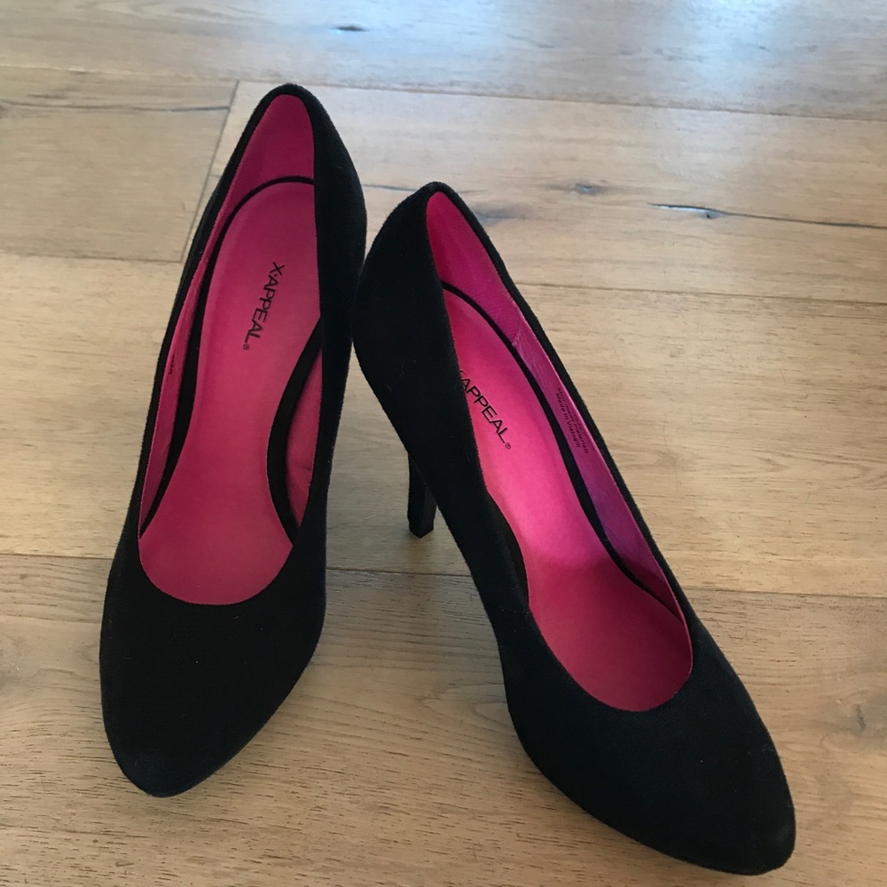 BLACK SEUD PUMPS NEVER WORN